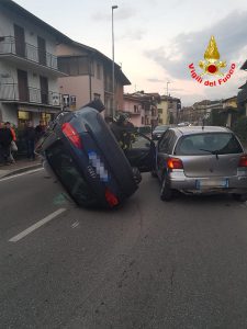 auto si ribalta