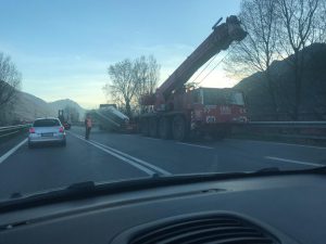 camion perde carico