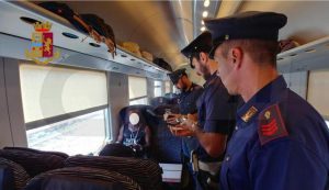 atti osceni sul treno
