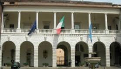 palazzo Broletot palazzo Broletot.jpg