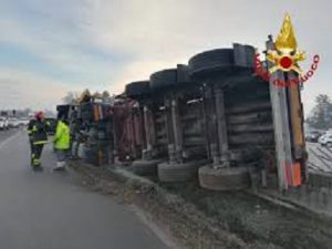 Tir ribaltato.jpg