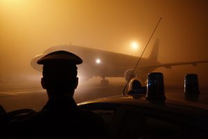espulsione aereo polizia