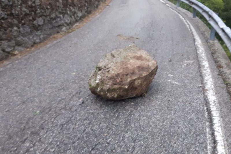 Caduta masso