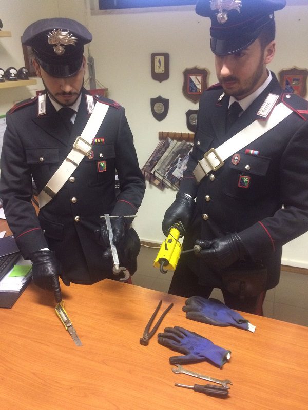 Carabinieri oggetti scasso 1