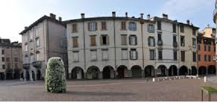 Piazza Pontida.jpg