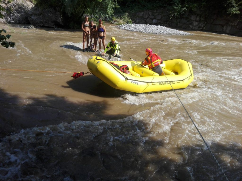 Vigili del Fuoco intervento piena Serio Vigili del Fuoco intervento piena Serio