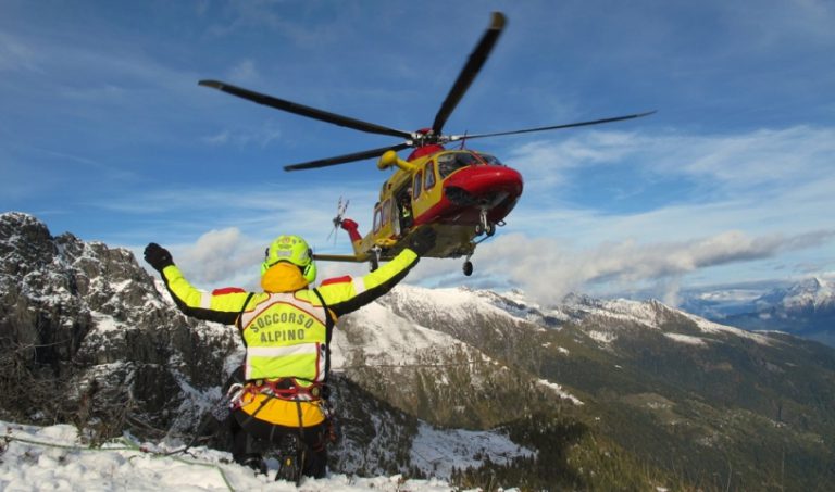 soccorso alpino elicottero Soccorso alpino: i dati nazionali degli interventi del 2015
