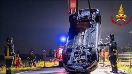 auto canale notte auto canale notte.jpg