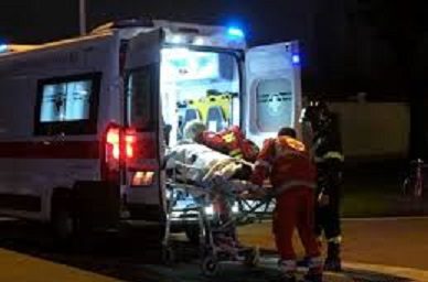 Ambulanza notte Ambulanza notte.jpg