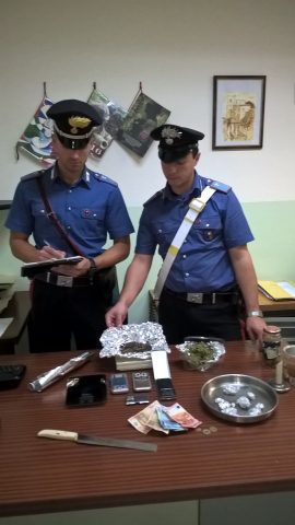 Carabinieri con droga Carabinieri con droga