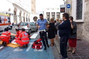 Investita in Piazza Vittoria