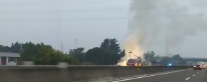 Auto in fiamme