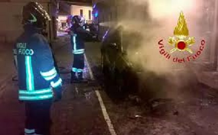 VVFuoco auto notte VVFuoco auto notte.jpg