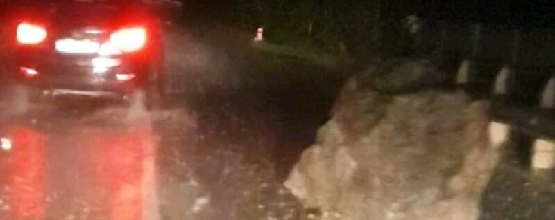 massi sulla strada da clusone a bergamosenso unico alternato traffico bloc 17aa0912 f3c6 11e9 b0f2 734ad0d8f422 998 397 original