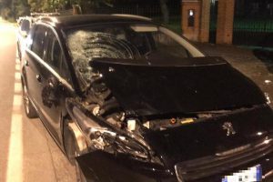 Auto investe tre ragazzine