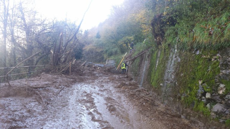 Frana Sonvico Bloccata la SS42 a Berzo Demo