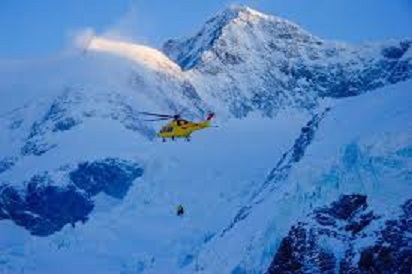 elicottero alpinisti ghiacciaio elicottero alpinisti ghiacciaio.jpg