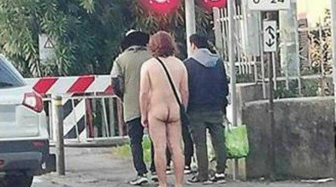 uomo nudo uomo nudo.jpg