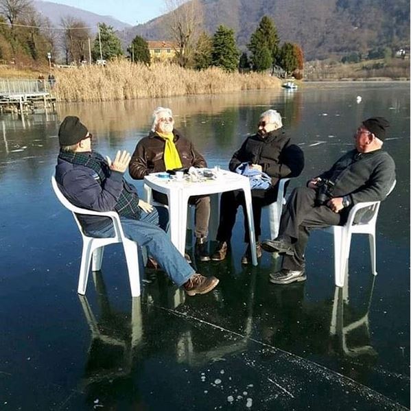lago endine ghiacciato
