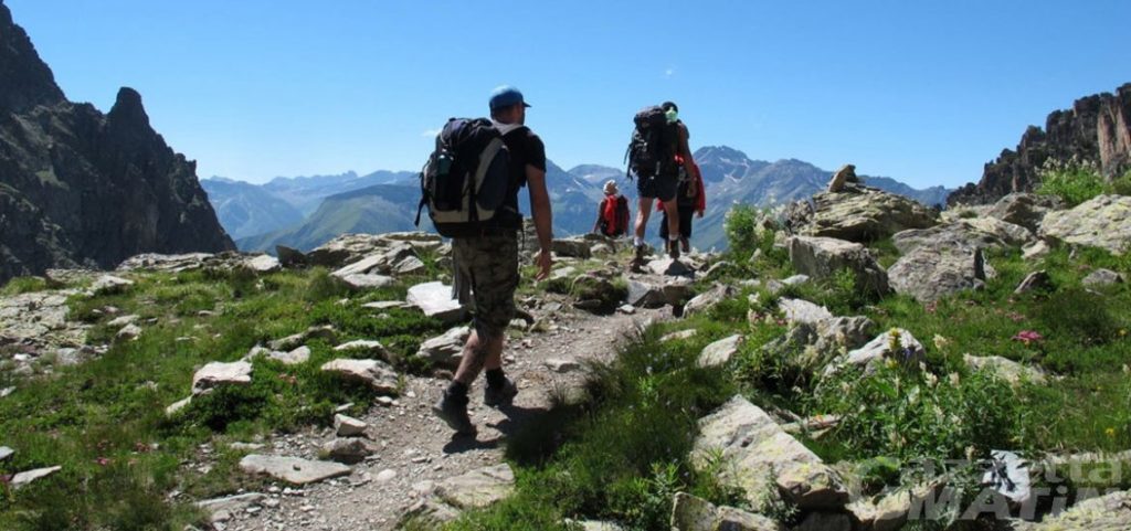 escursionisti in montagna 1140x536 1 escursionisti in montagna 1140x536 1