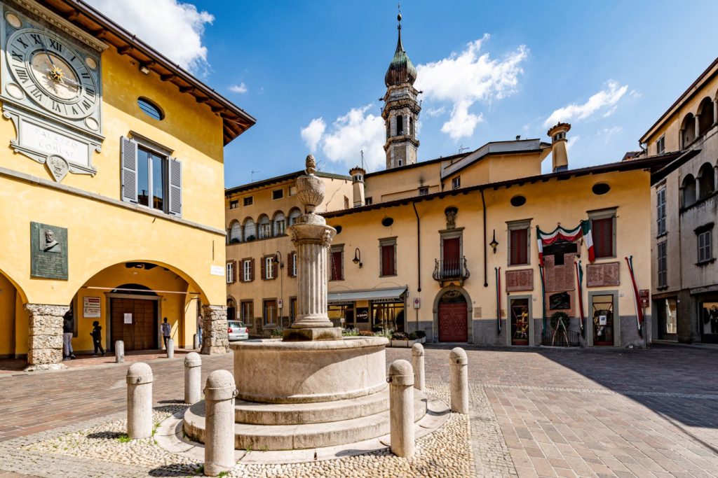 Mercato Agricolo Gandino piazza municipio Mercato Agricolo Gandino piazza municipio