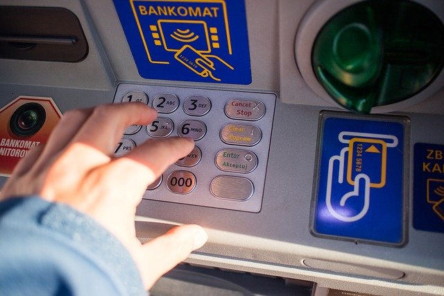 bancomat La chiusura del bancomat a Colere continua a causare problemi ai residenti