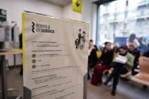 Reddito di cittadinanza discriminatorio requisito 10 anni di residenza sentenza Corte Ue