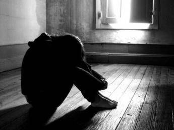 Abusano di una 12enne e pubblicano video su Whatsapp due giovani indagati a Sulmona