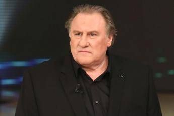 Depardieu rinviato a giudizio per stupro sullattrice Charlotte Arnould Depardieu rinviato a giudizio per stupro sullattrice Charlotte Arnould
