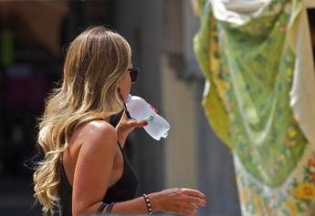 Caldo anomalo in Italia con picchi fino a 35°C fiammata africana fino a fine maggio Caldo anomalo in Italia con picchi fino a 35°C fiammata africana fino a fine maggio