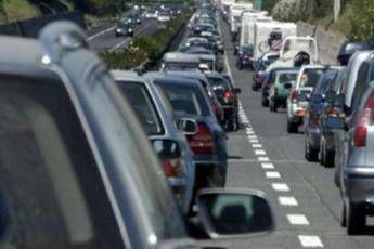 Esodo estivo weekend da bollino nero 13 milioni di auto in viaggio Esodo estivo weekend da bollino nero 13 milioni di auto in viaggio
