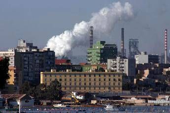 Ex Ilva Taranto continua mobilitazione operai occupata statale 106