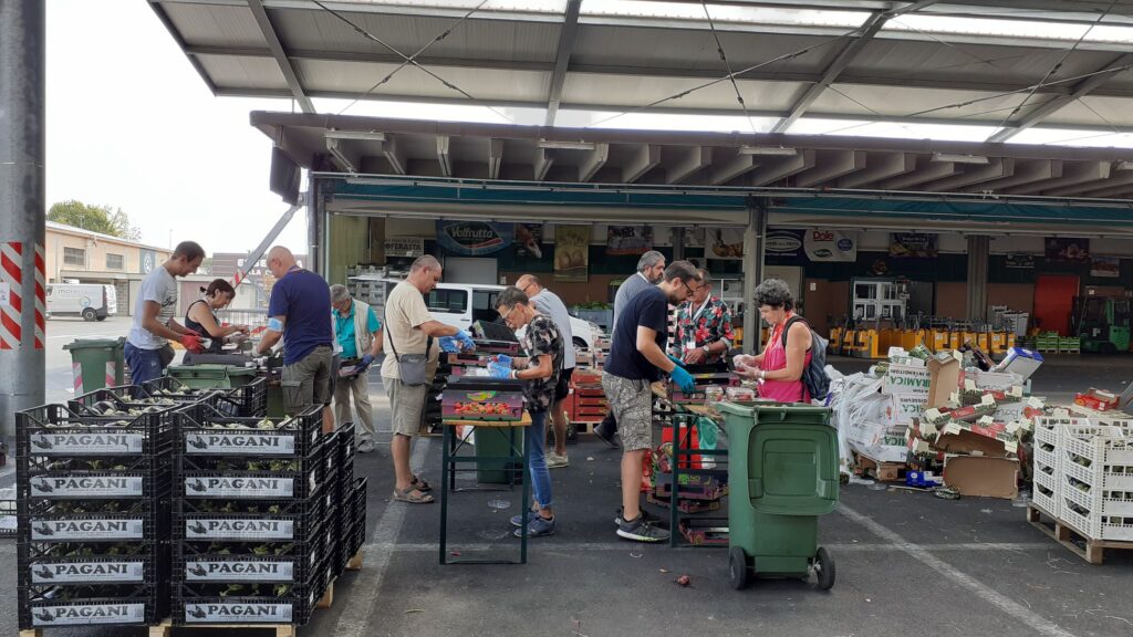 ortomercato bergamo Salvare frutta e verdura dallo spreco: la Dispensa Sociale di Bergamo nel 2022