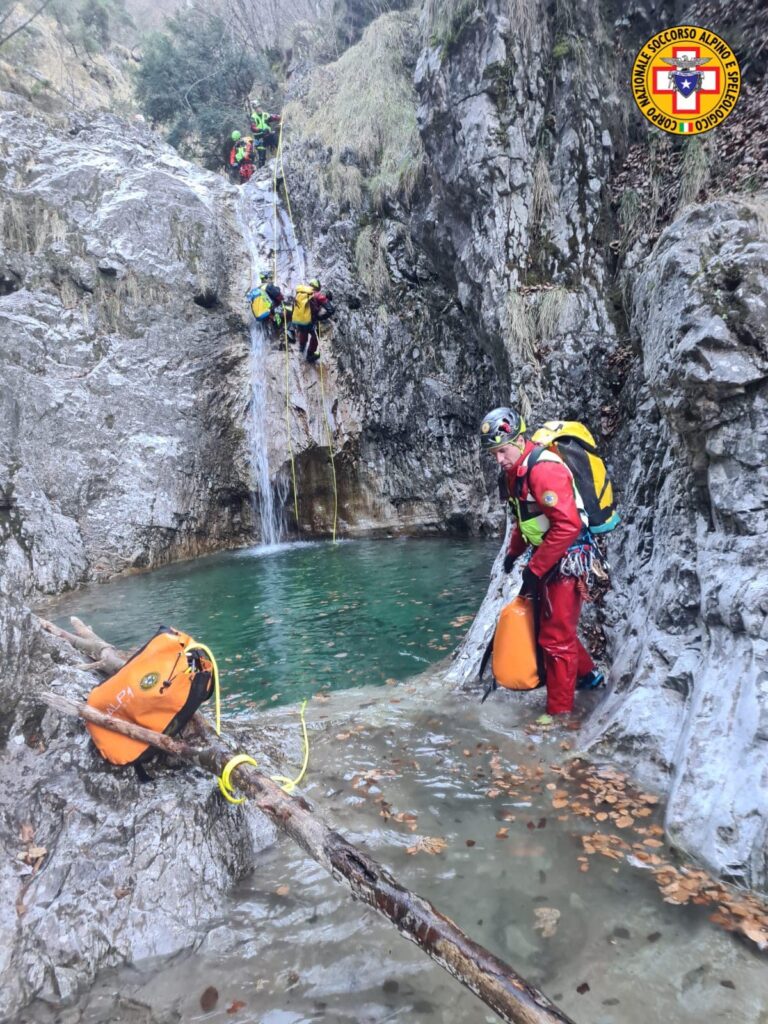 valtorta cnsas Formazione invernale per la Squadra Forra del CNSAS