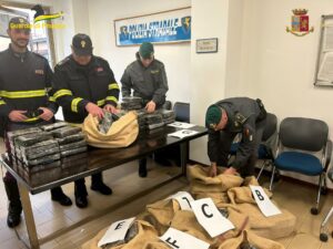 Sequestrati oltre 2 quintali di cocaina