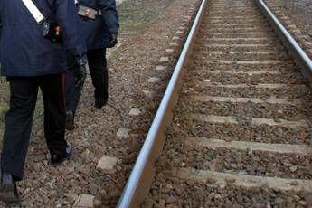 Cadavere sui binari vicino Oriolo Romano treni sospesi su linea Roma Viterbo