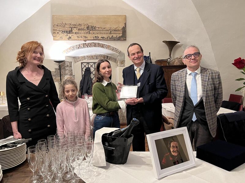 consegna premio cuore di donna 1 scaled Premio Cuore di Donna 2023: omaggio all'imprenditorialità femminile