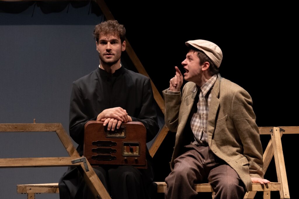 "In piedi nella tormenta" al teatro Crystal di Lovere la vita di don Giacomo Vender