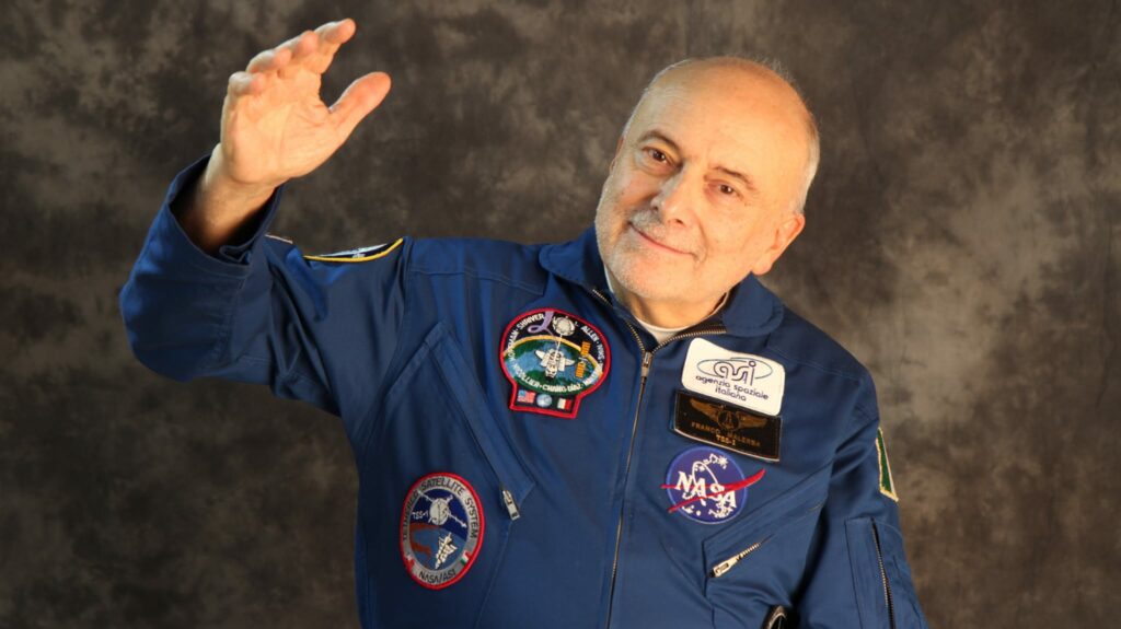 ALLUNAGGIO A GANDINO, SUL PALCO E A SCUOLA ARRIVA L’ASTRONAUTA MALERBA
