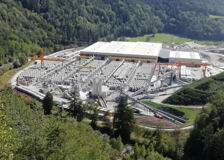 Isocell Brennero citta dei conci Studenti bergamaschi visitano Isocell, l'impresa che prefabbrica conci per la galleria del Brennero