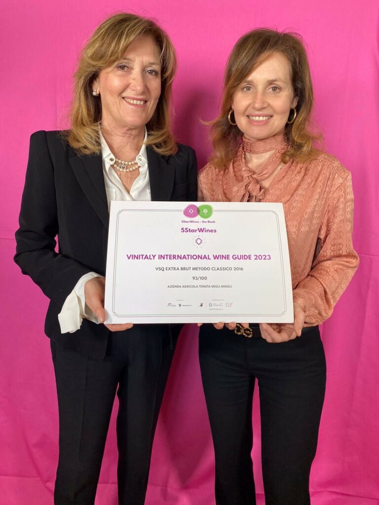 Manuela Ghidini e Roberta Testa Vinitaly, riconoscimento per il vino della “Tenuta degli Angeli”