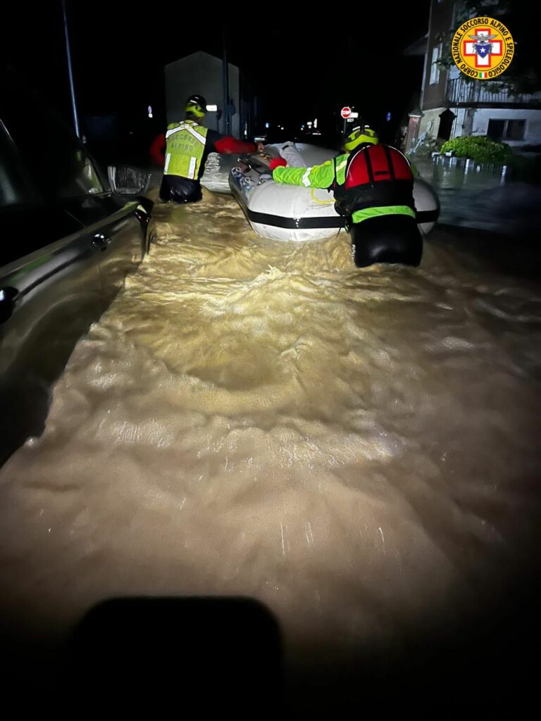 344991620 947378329939517 6940364836234093577 n 2 Interventi di soccorso in zone allagate: Il CNSAS in azione