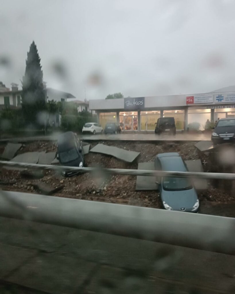Argine cede a Rezzato: Due auto finiscono nel canale Naviglio