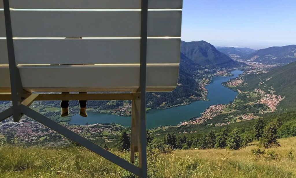 NOVITÀ IN QUOTA: IN VAL GANDINO C'È LA PANCHINA DEL DOPPIO LAGO