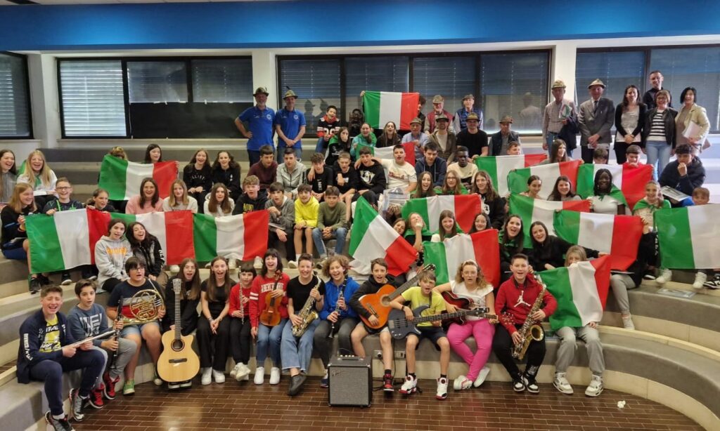 INNO E TRICOLORE, IN VAL GANDINO LA PATRIA FA SCUOLA