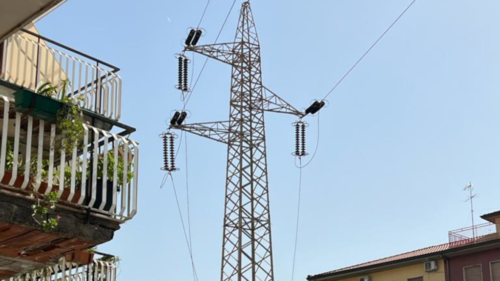 cade da traliccio 1 Operaio muore cadendo da un traliccio vicino a Castegnato