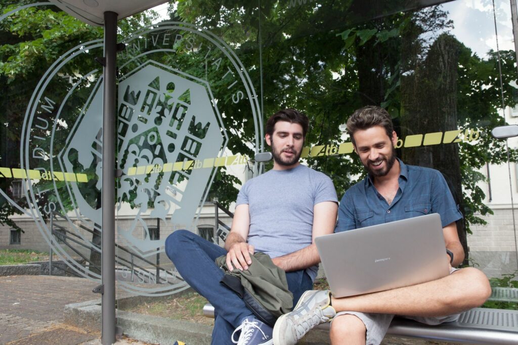 01. UniBg mobilita sostenibile UniBg mette a disposizione 700.000 euro a favore dell'utilizzo dei mezzi pubblici e della bicicletta