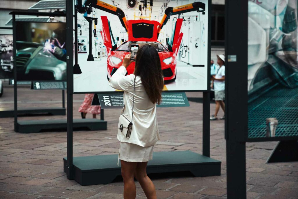 02. Pannelli storia Lamborghini Evento 60° anniversario Automobili Lamborghini Lamborghini Milano Gruppo Eurocar Italia: a 6 anni dall'apertura, l'evento per festeggiare i 60 anni della "Casa del Toro"