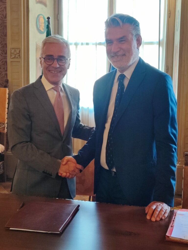 Approvato dal Prefetto Giuseppe Forlenza il Progetto del Comune di Bergamo per la prevenzione e contrasto truffe agli anziani e firmato il relativo Protocollo Approvato dal Prefetto Giuseppe Forlenza il Progetto del Comune di Bergamo per la prevenzione e contrasto truffe agli anziani e firmato il relativo Protocollo
