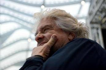 Beppe Grillo il ritorno sul blog Politici Come zombie nei palazzi